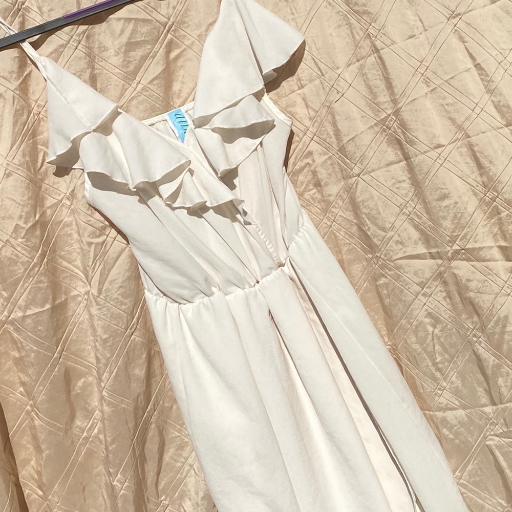 DINA Be Off-white ruffle spaghetti strap dress
